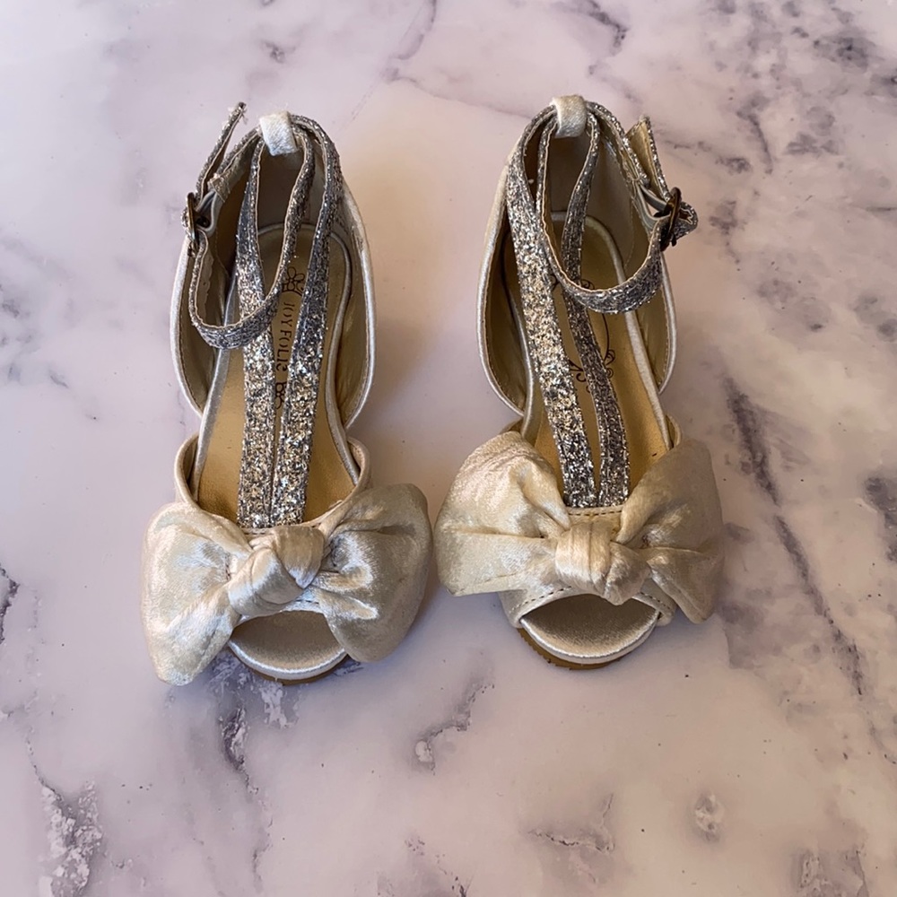 Never worn Joyfolie Lucia shoes, toddler size 6
